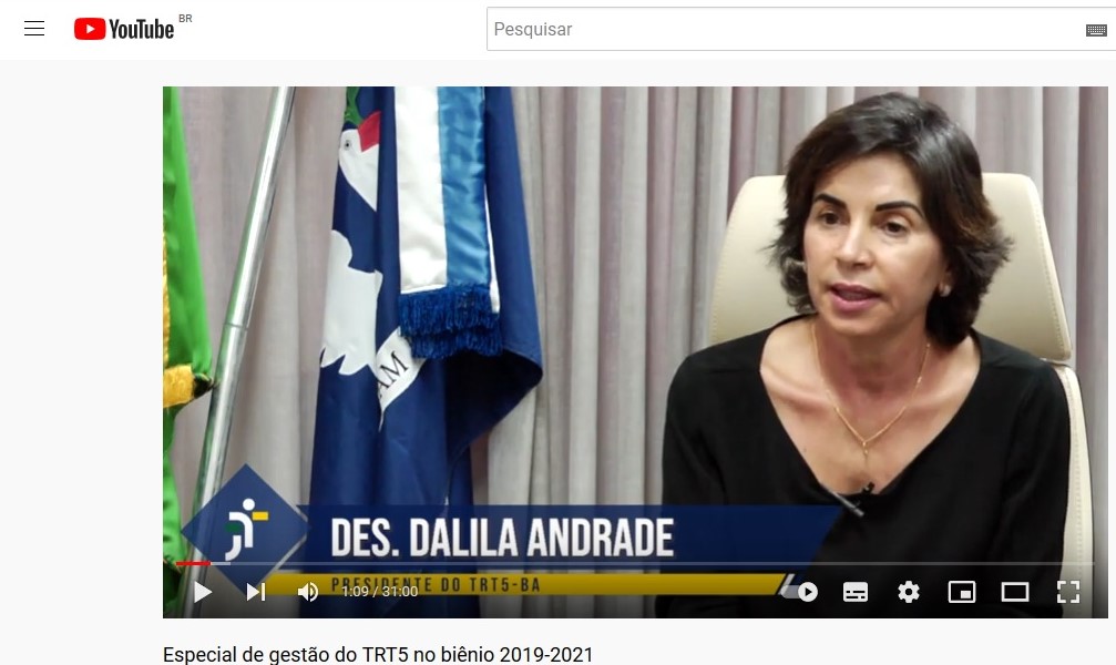 Imagem de um print da tela do vídeo no Youtube. Na imagem aparece a desembargadora Dalila Andrade, presidente do Regional