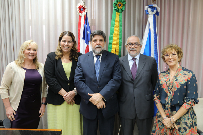 Ministro corregedor com integrantes da Administração do TRT-5