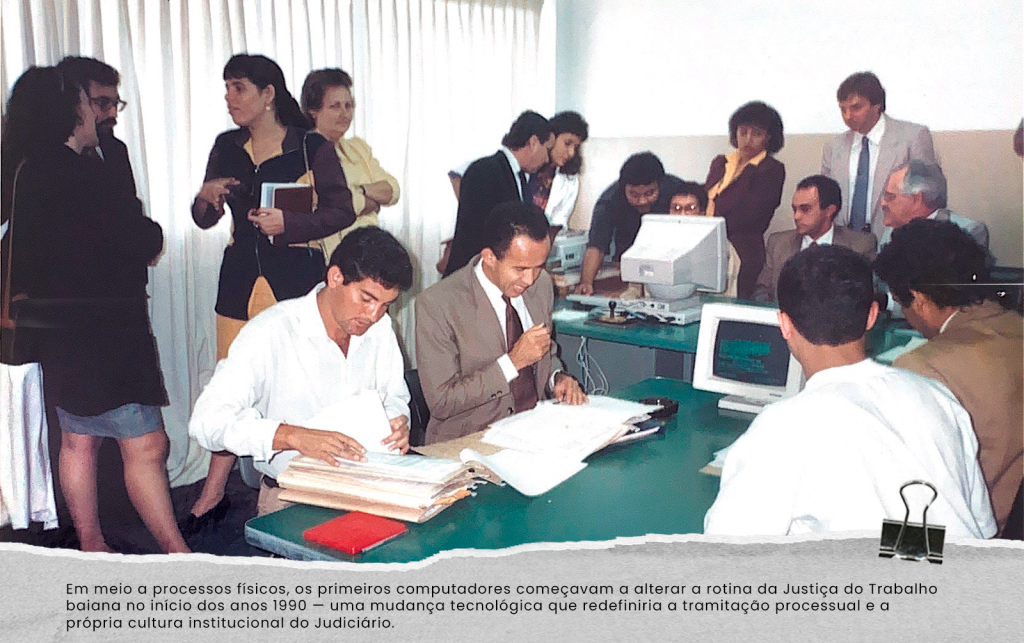 Em meio a processos físicos, os primeiros computadores começavam a alterar a rotina da Justiça do Trabalho baiana no início dos anos 1990 — uma mudança tecnológica que redefiniria a tramitação processual e a própria cultura institucional do Judiciário 